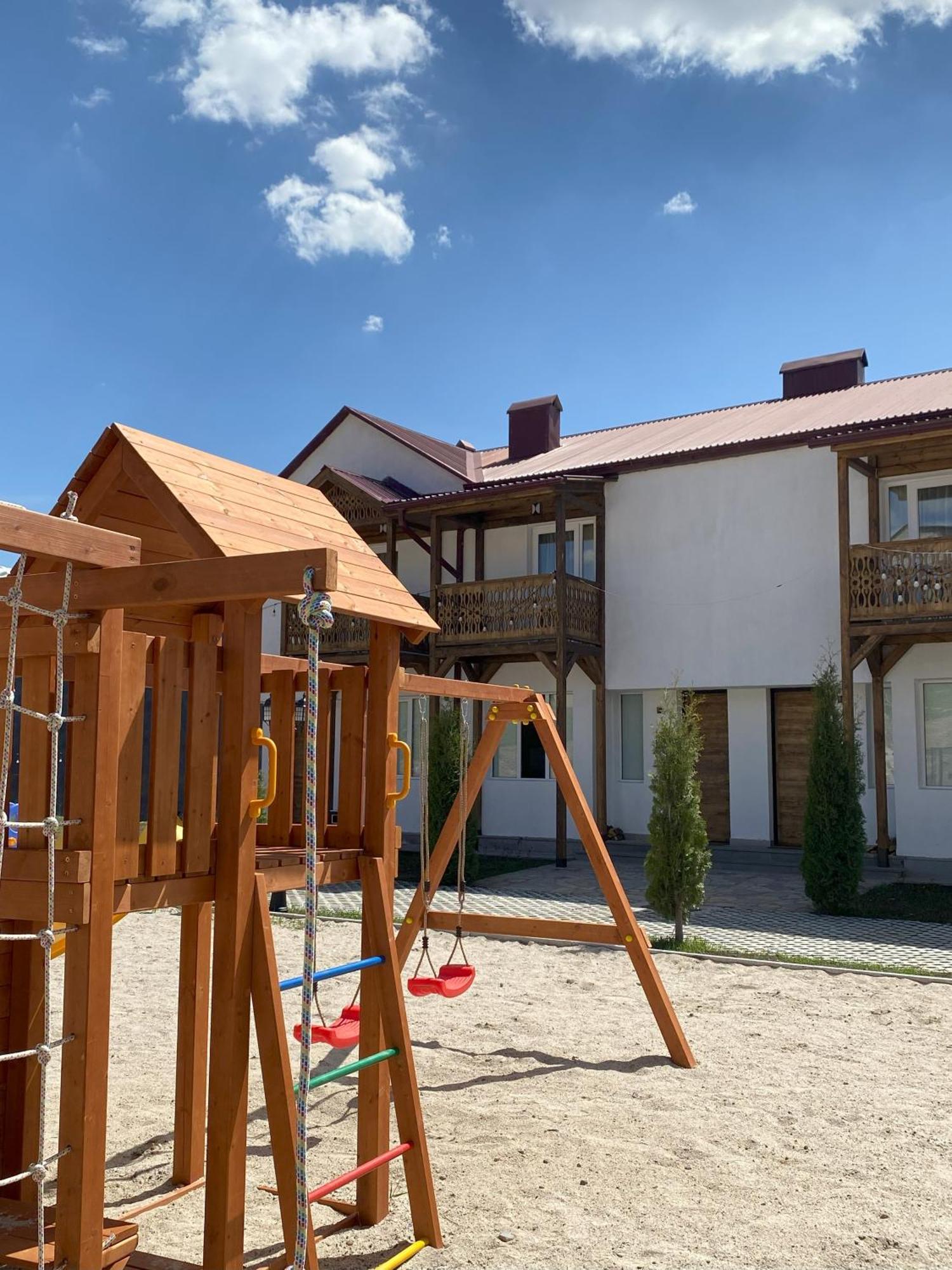 Motives Inn Дилижан Экстерьер фото